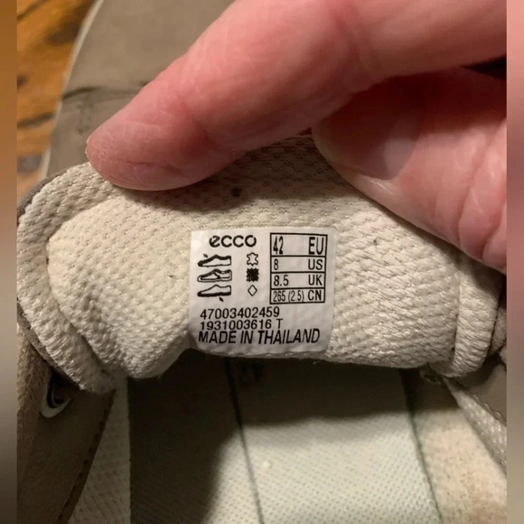 Ecco soft leather sneaker size M8/W10 - Picture 5 of 6